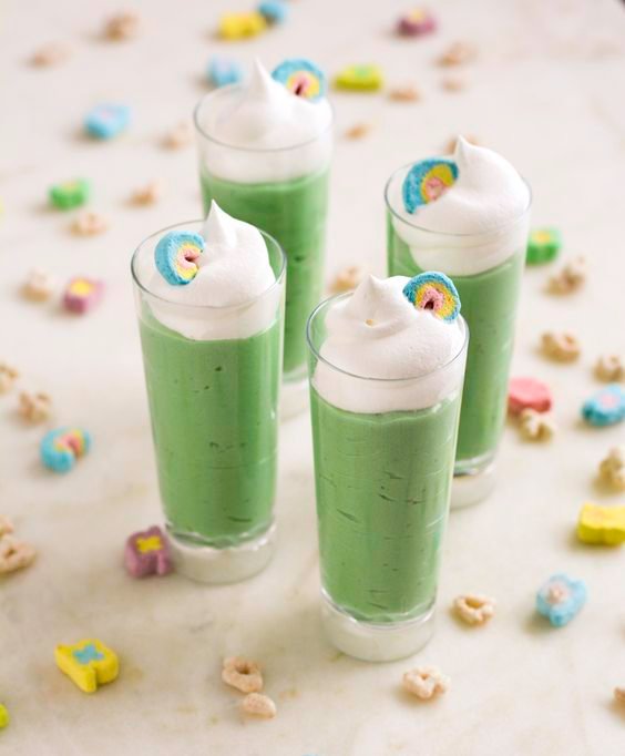 Lucky Charms Pudding Shots pour la Saint-Patrick