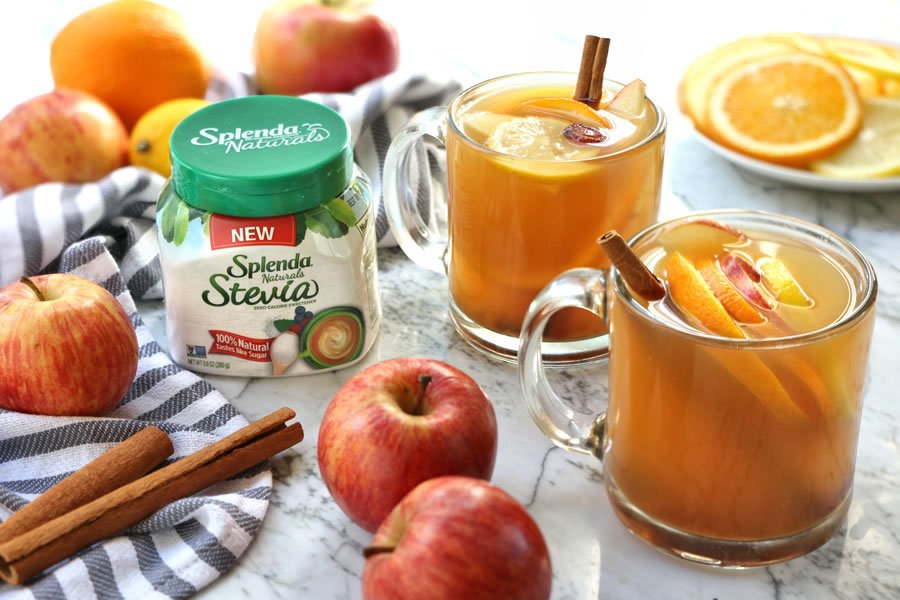 2 tasses recette de cidre de pomme chaud épicé avec des ingrédients de splenda stevia bâtons de cannelle pomme orange