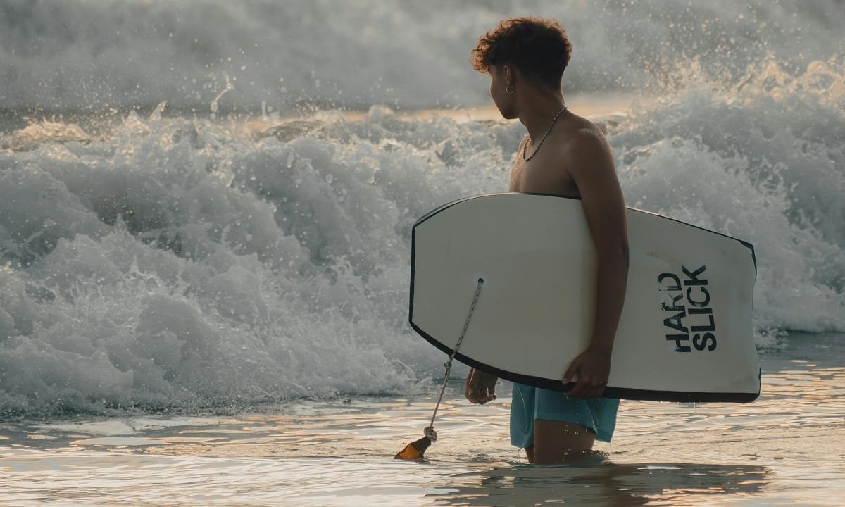 10 raisons d'essayer le bodyboard à la plage