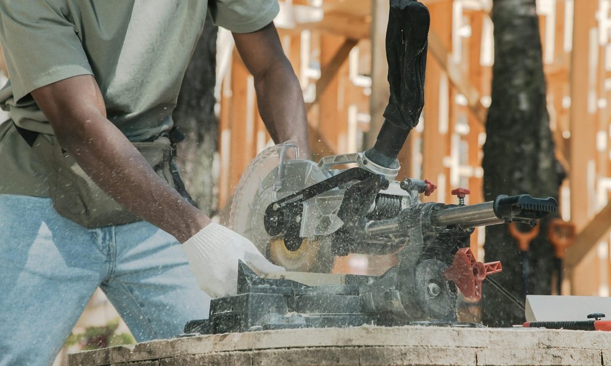 10 raisons de posséder une scie circulaire pour les travaux à la maison