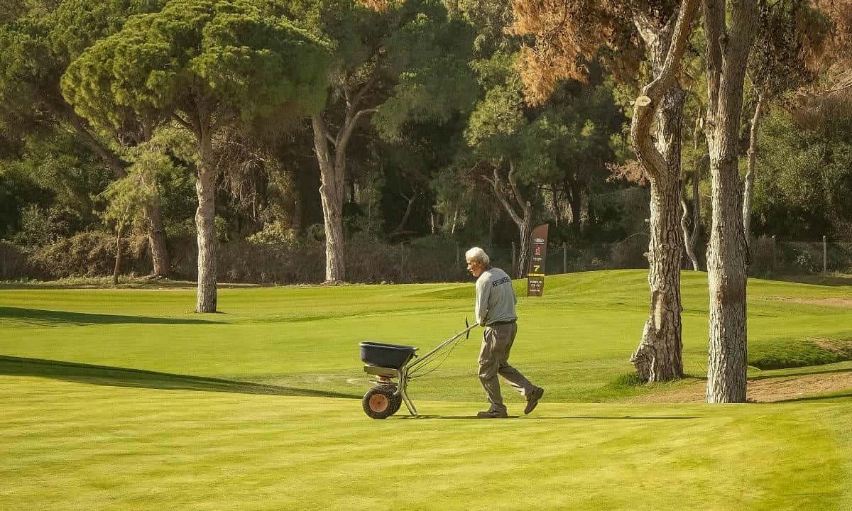 10 raisons d'acheter un épandeur d'engrais pour son jardin