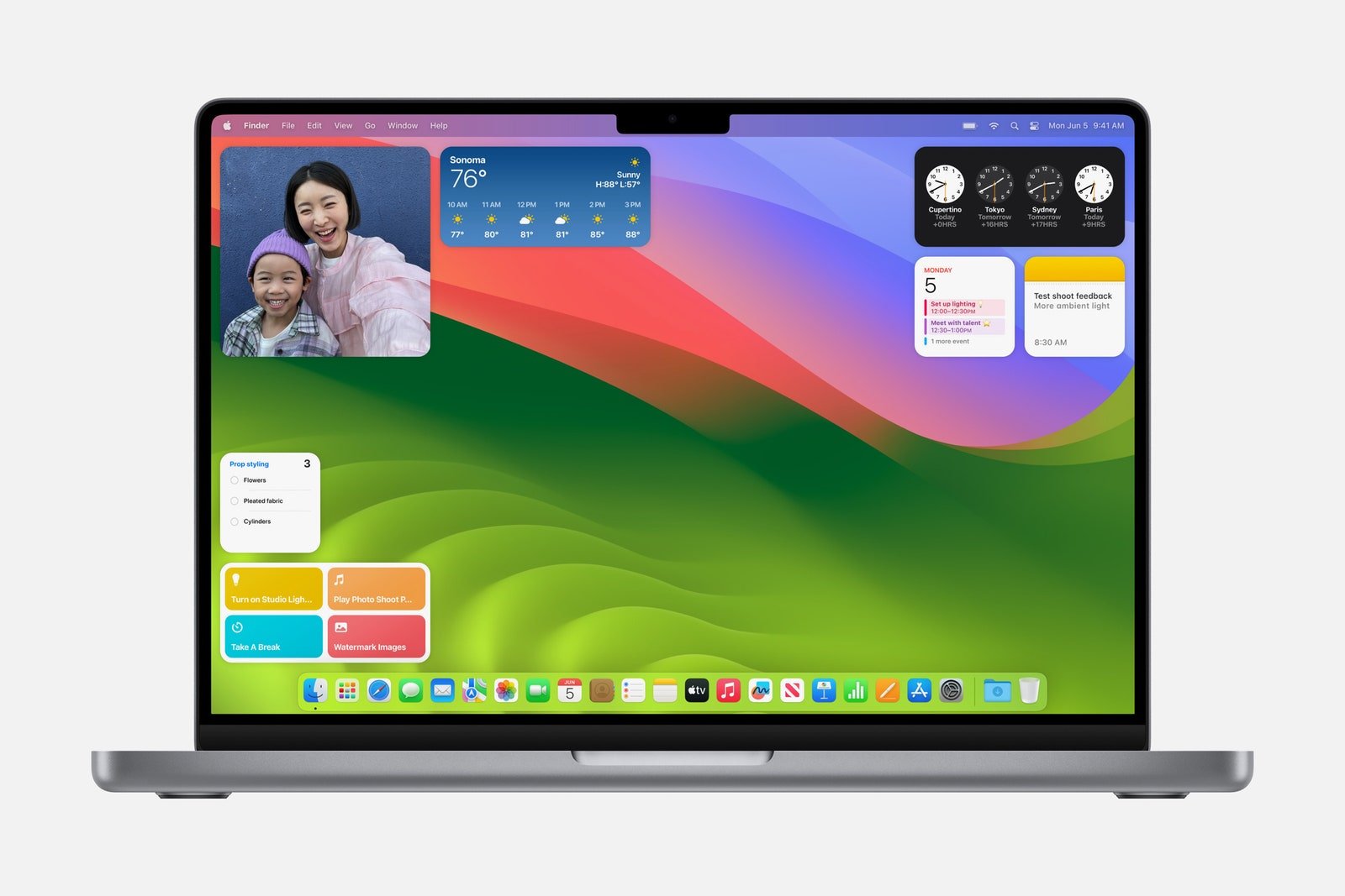 Apple MacBook affichant des widgets sur le bureau