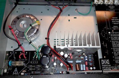 L'intérieur d'un amplificateur Cambridge Audio