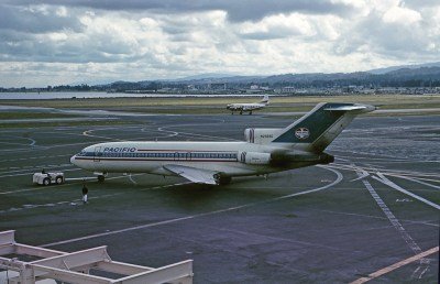 N2969G, l'avion impliqué dans l'accident d'Alaska Airlines en 1866, vu à l'aéroport international de San Francisco en 1967, alors qu'il opérait toujours avec Pacific Air Lines.  (Crédit : Jon Proctor)