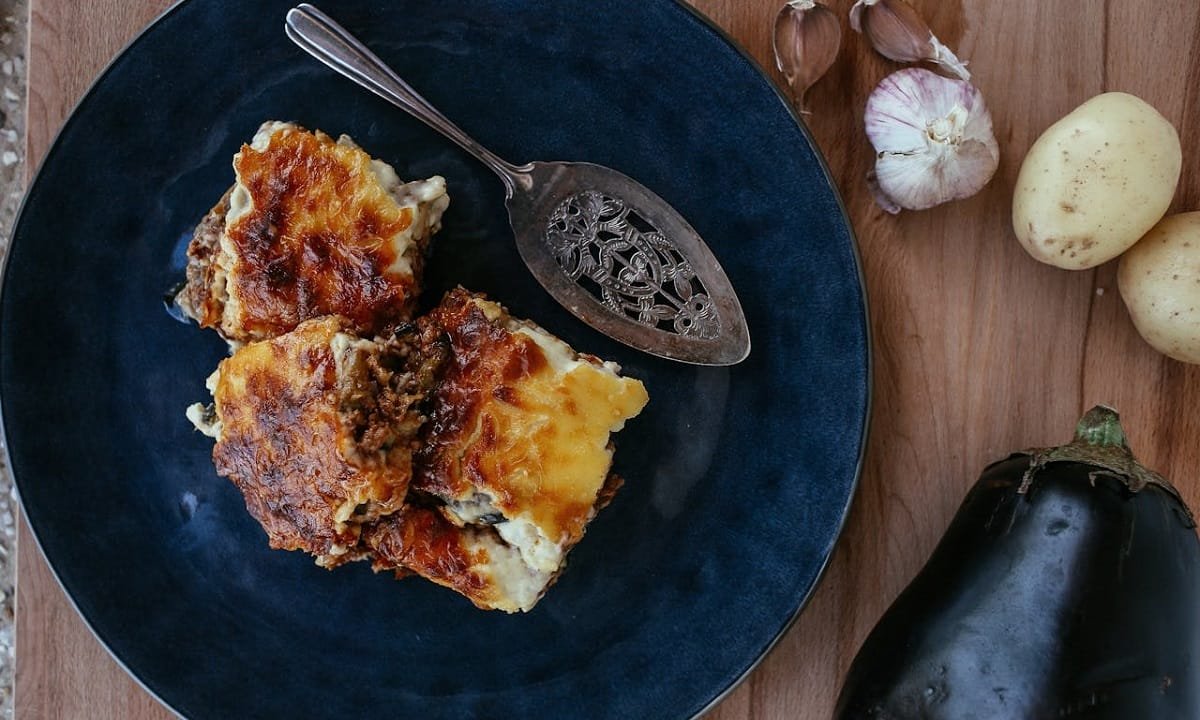 10 raisons de savourer un plat de moussaka pour vos repas d'hiver