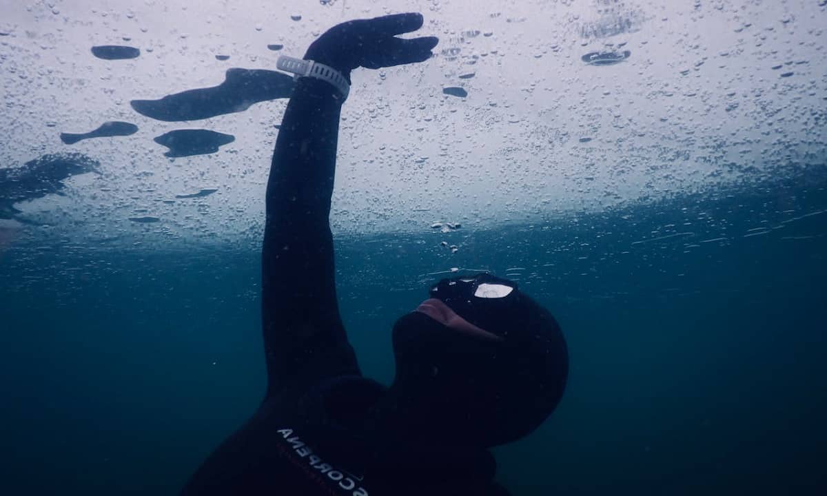 10 raisons de plonger sous la glace au lac de Tignes