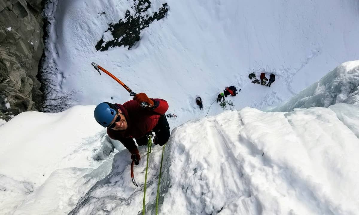 10 raisons d’essayer l’escalade sur glace à Gavarnie