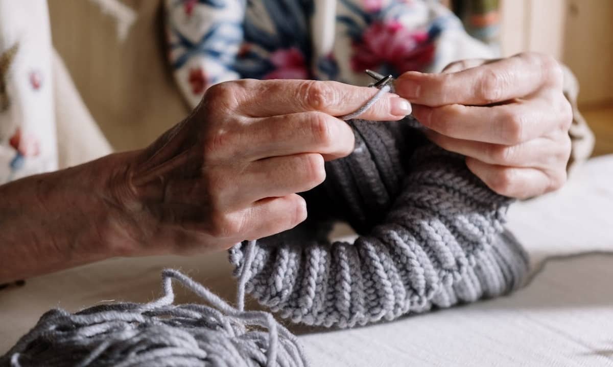 10 raisons pour lesquelles le tricot est une activité bénéfique pour les seniors